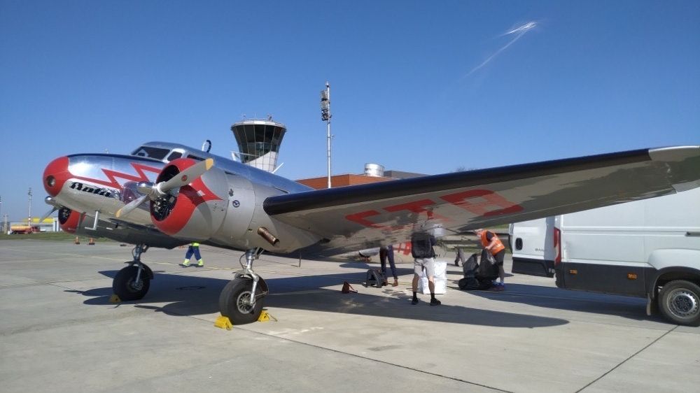 Legendární Baťův letoun Lockheed Electra pomáhá v boji proti šíření koronaviru